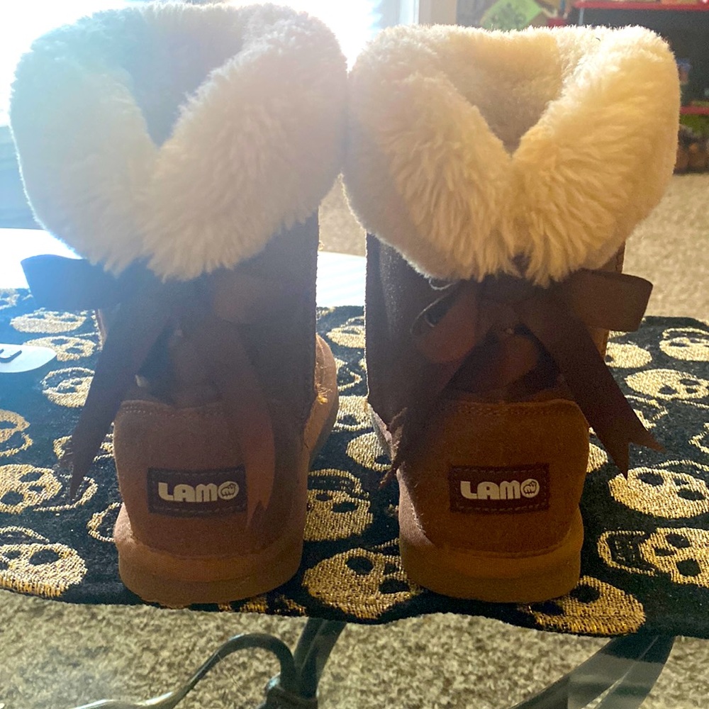 Girls Fuzzy Boots!